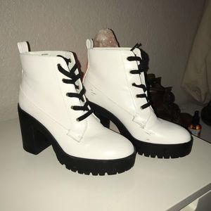 Size 7 White Boots